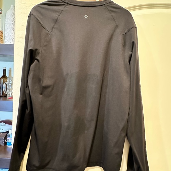 Black Lululemon sweater Size L. No marks or tears in great shape - Picture 2 of 2
